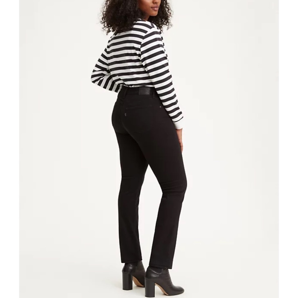 NWOT Levi’s 724 HIGH RISE STRAIGHT FIT WOMEN'S JEANS in Black - Picture 4 of 10